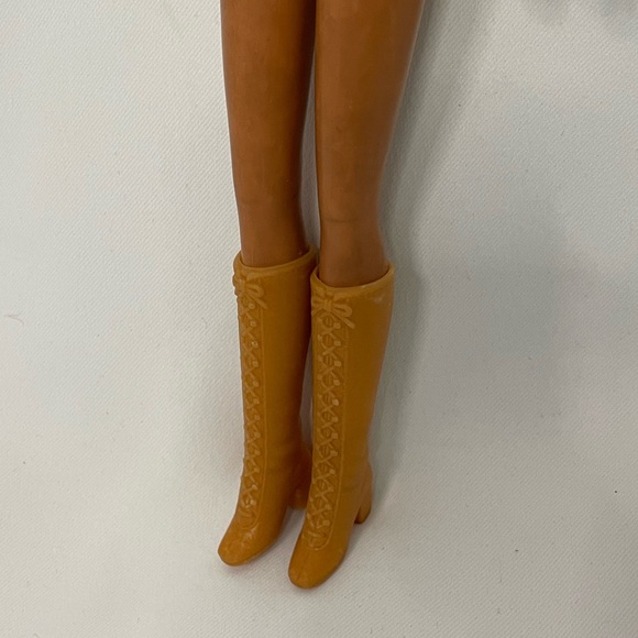 VTG early 1970s Malibu Barbie (w/ boots) - Picture 4 of 14